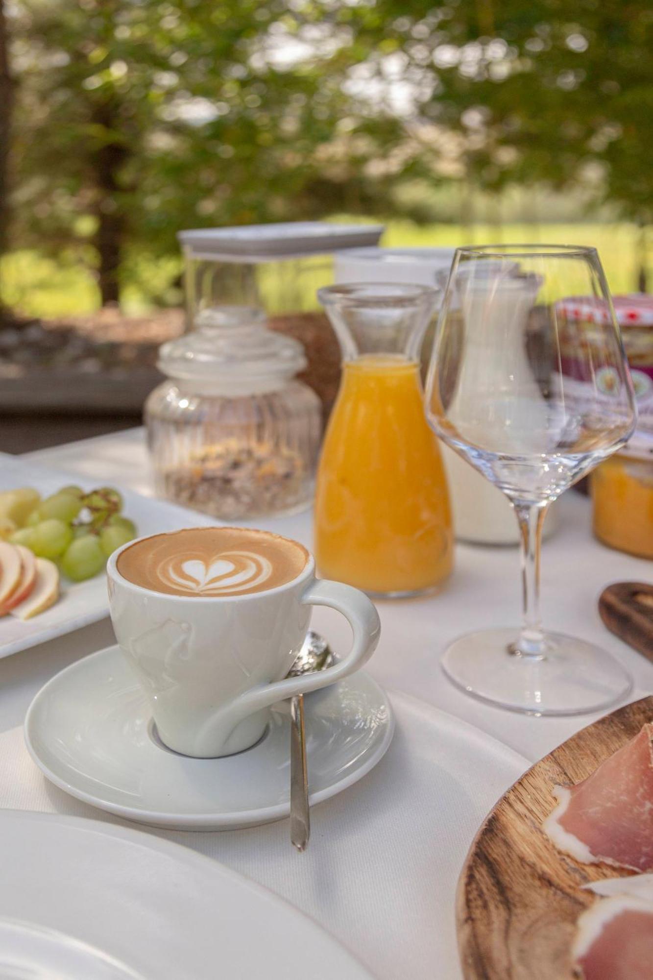Restaurant Bric Dekani Екстер'єр фото