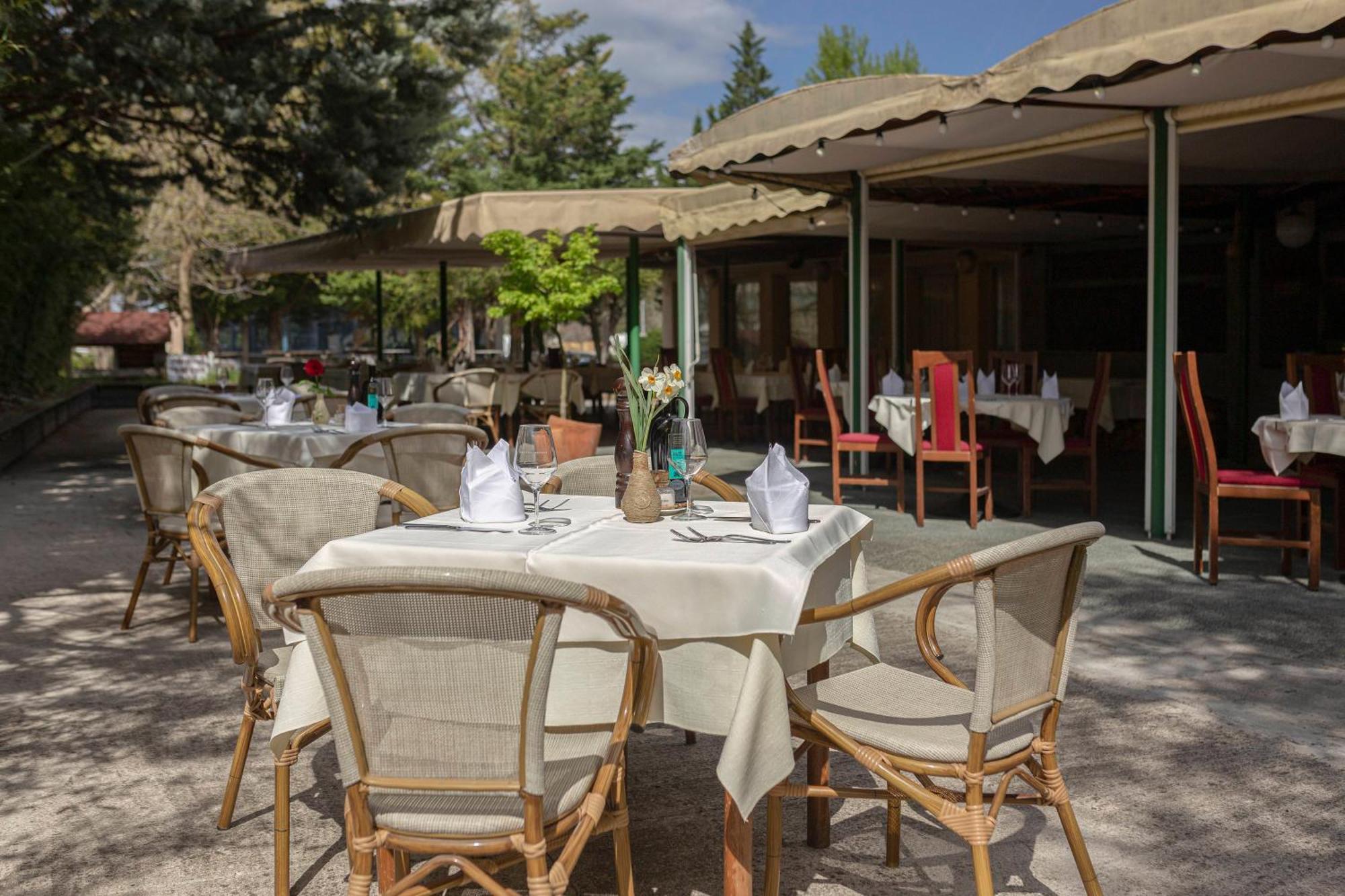 Restaurant Bric Dekani Екстер'єр фото