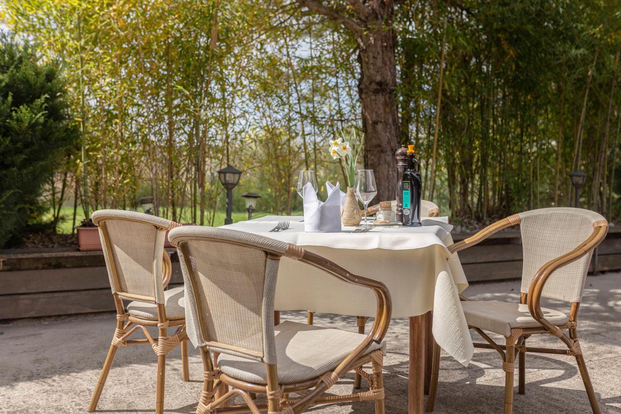 Restaurant Bric Dekani Екстер'єр фото