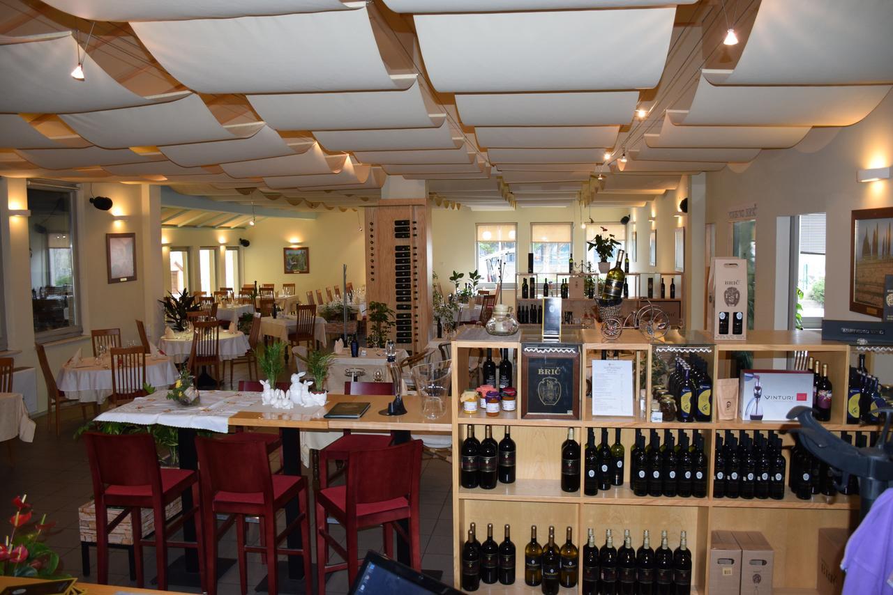 Restaurant Bric Dekani Екстер'єр фото