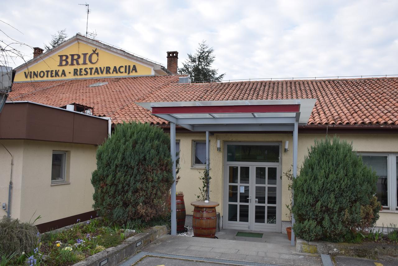 Restaurant Bric Dekani Екстер'єр фото