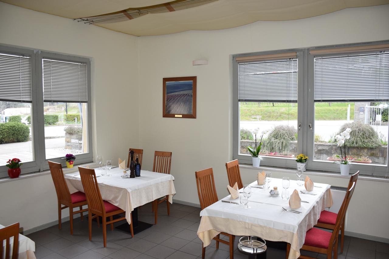 Restaurant Bric Dekani Екстер'єр фото