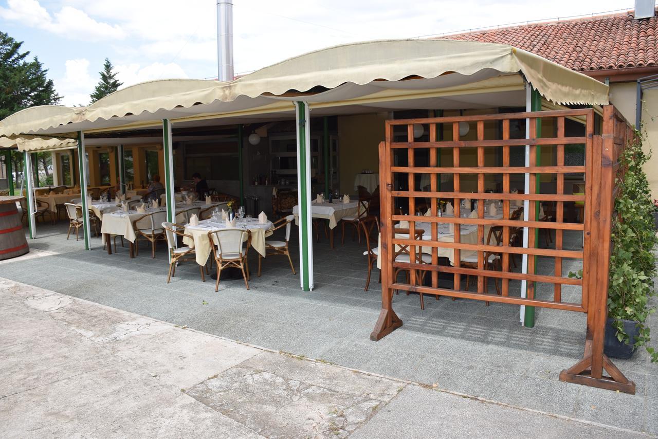 Restaurant Bric Dekani Екстер'єр фото