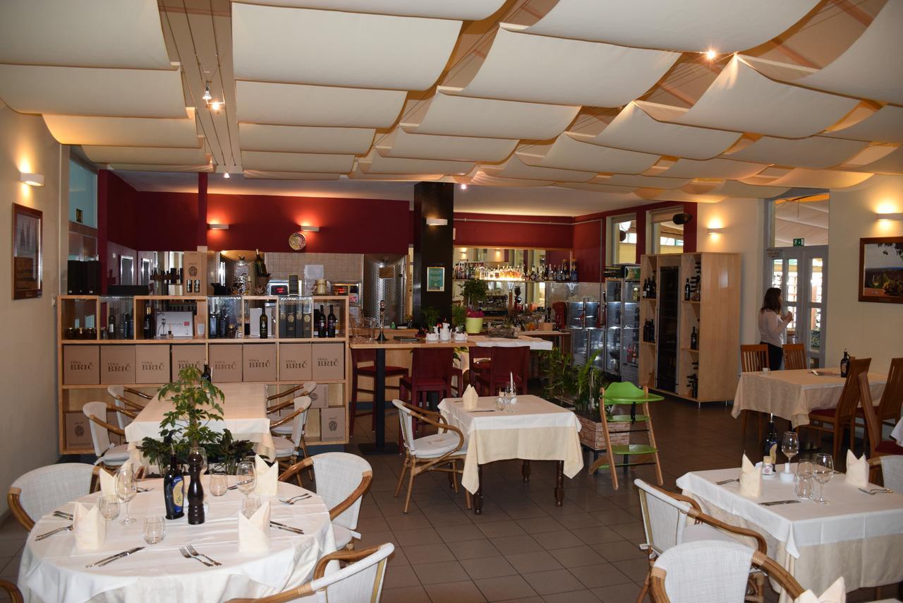 Restaurant Bric Dekani Екстер'єр фото